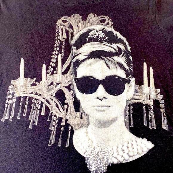 Vintage Radio Days 1985 Breakfast at Tiffanys Audrey Hepburn Sz M Black vid - Picture 1 of 9